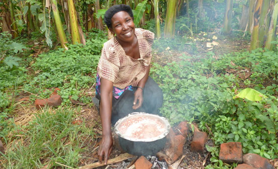 Livingston&rsquo;s wife Joyce cooking beans from their crop