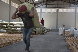 Farm Africa - couple farmers aggregation warehouse